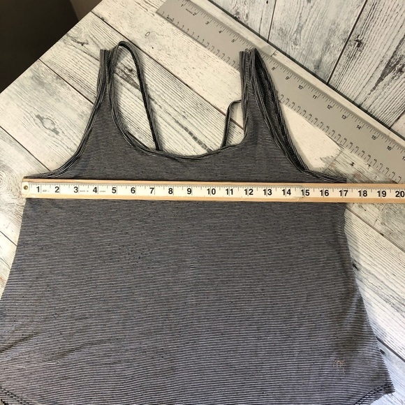 Balance Collection Criss Cross Back Tank Top Small - Picture 5 of 8